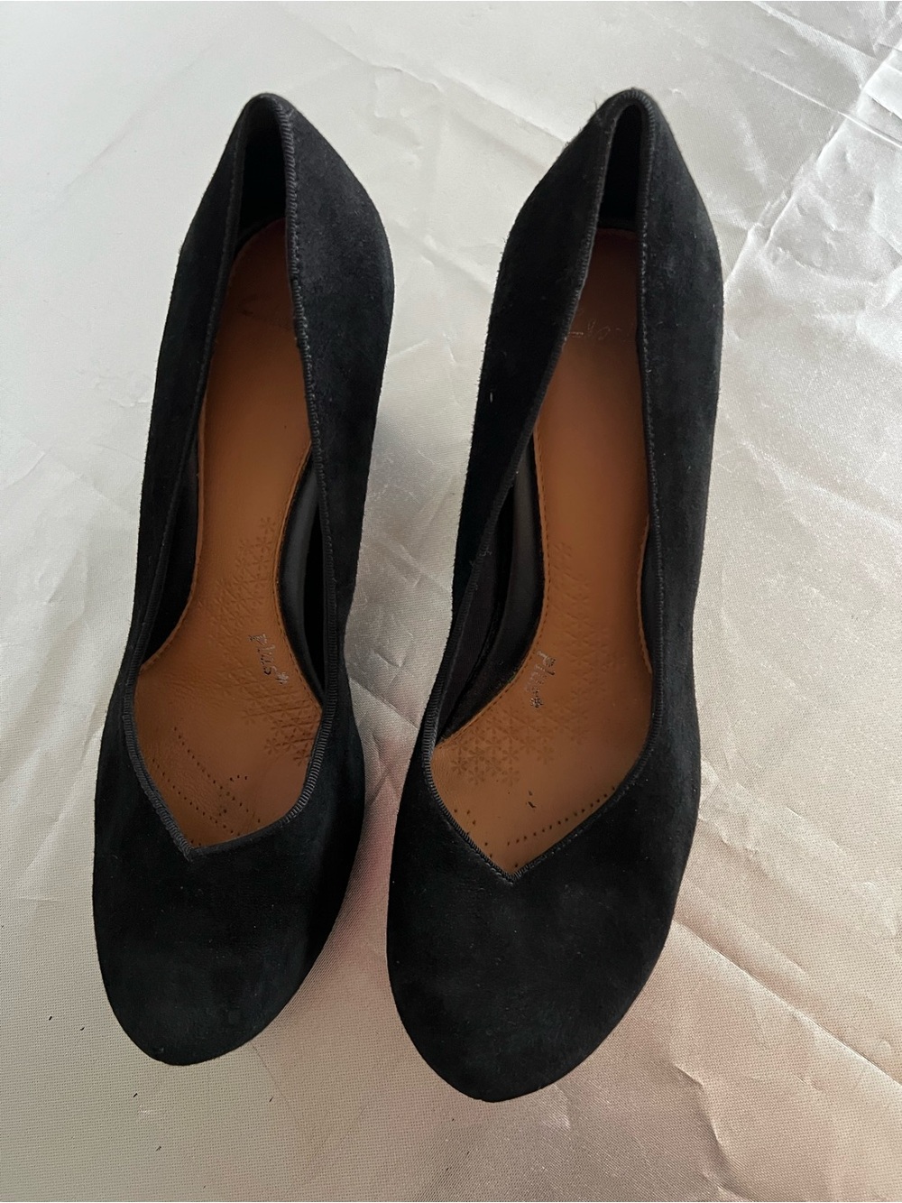 Clark’s Classic Black Velvet Women's Pumps